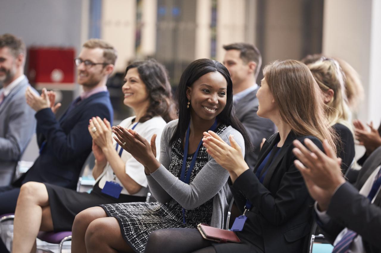 Audience listen crowd wherever demokratie youth audiences parents advisory conferences verwijzers geel opz understand classroom engaged leben hanau seminars aufbau